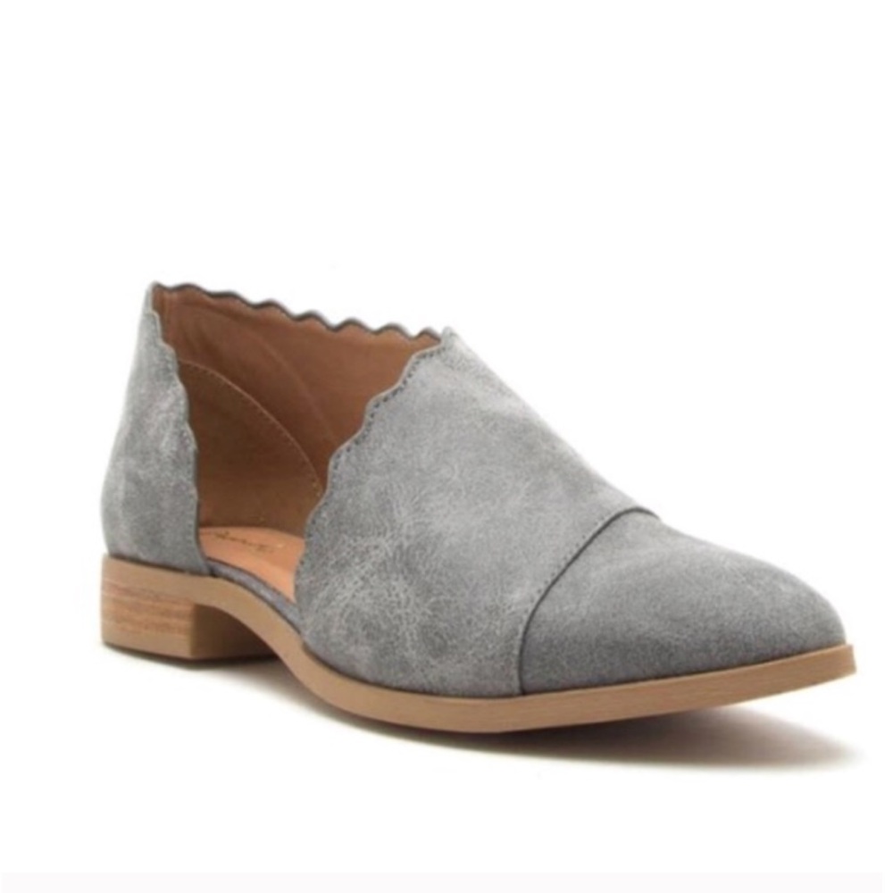 New- Vegan Leather Side Cut Out Booties - Picture 6 of 7